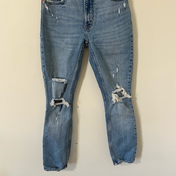 Abercrombie & Fitch The Skinny High Rise Medium Wash Distressed Denim Jean 000 - Picture 5 of 11